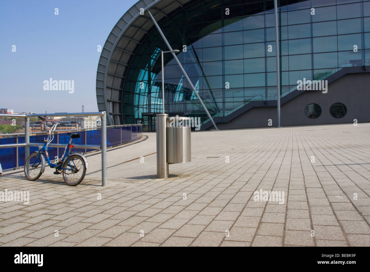 Le Sage Gateshead avec Bike Banque D'Images