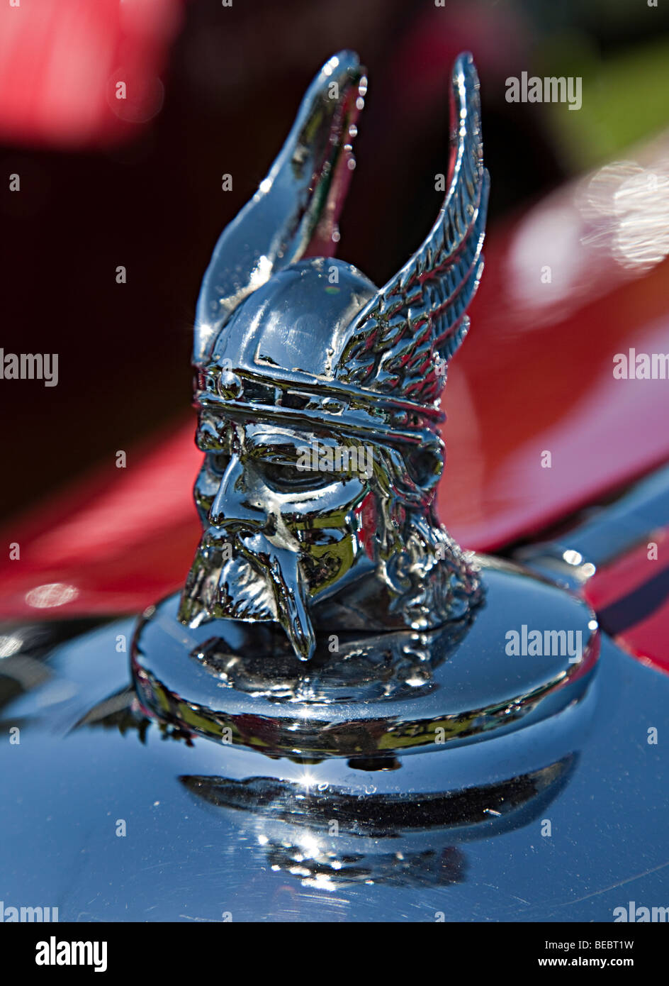 Hotte ornement sur voiture classique Photo Stock - Alamy