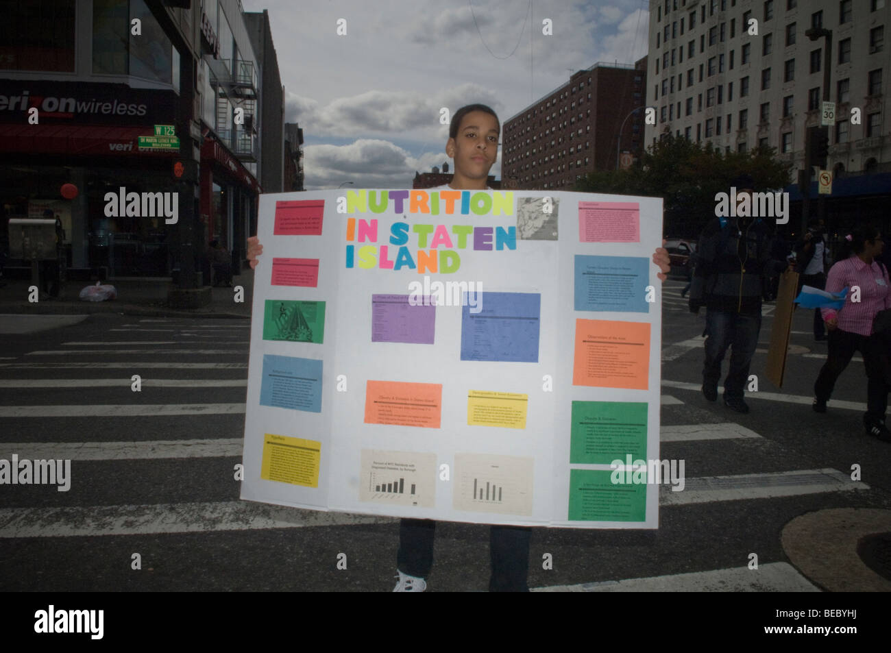 La première Parade Science Harlem jusqu'marches les rues de Harlem à New York Banque D'Images