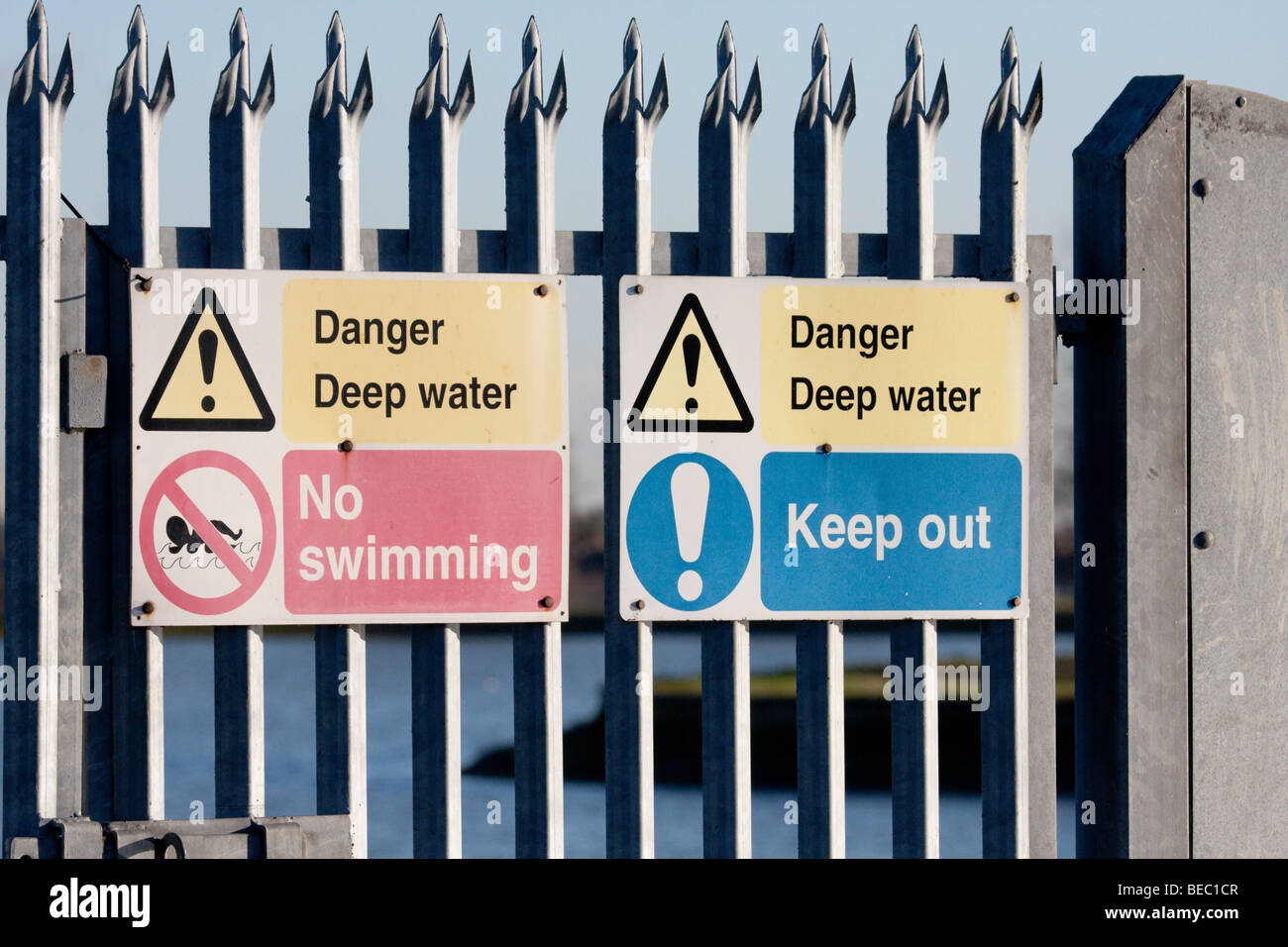 Les signes d'eau profonde de danger à Thames Water Réservoirs de Walthamstow Banque D'Images