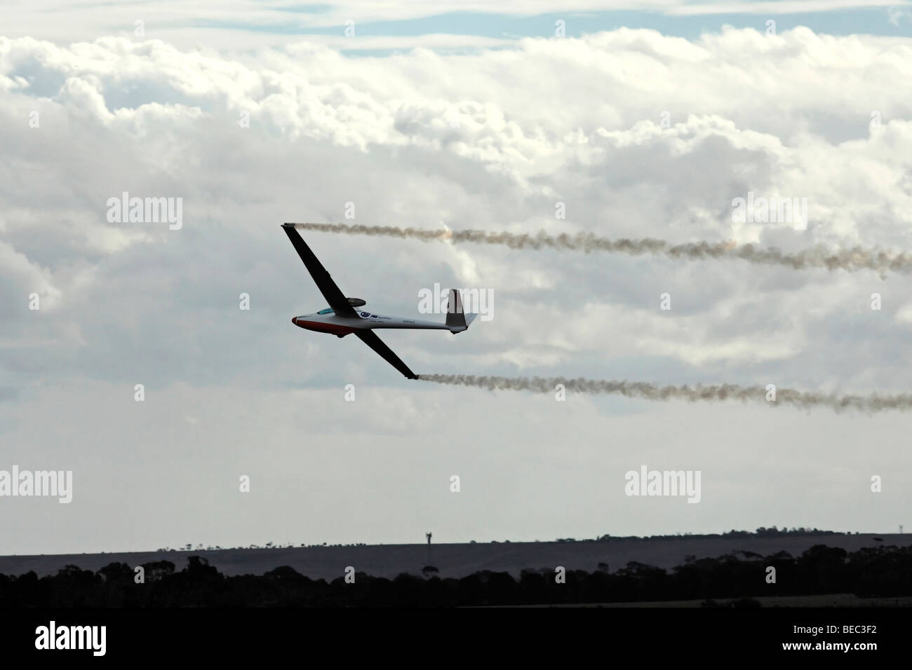 Bob Carlton démontrant son 1N avion propulsé par avion planeur à l'Avalon 2009 Spectacle aérien de Melbourne, Australie Banque D'Images