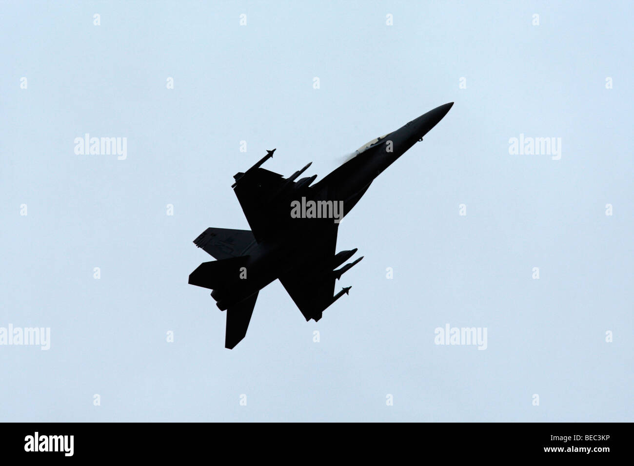 F/A-18 Super Hornet Jet Fighter dans une montée raide Banque D'Images