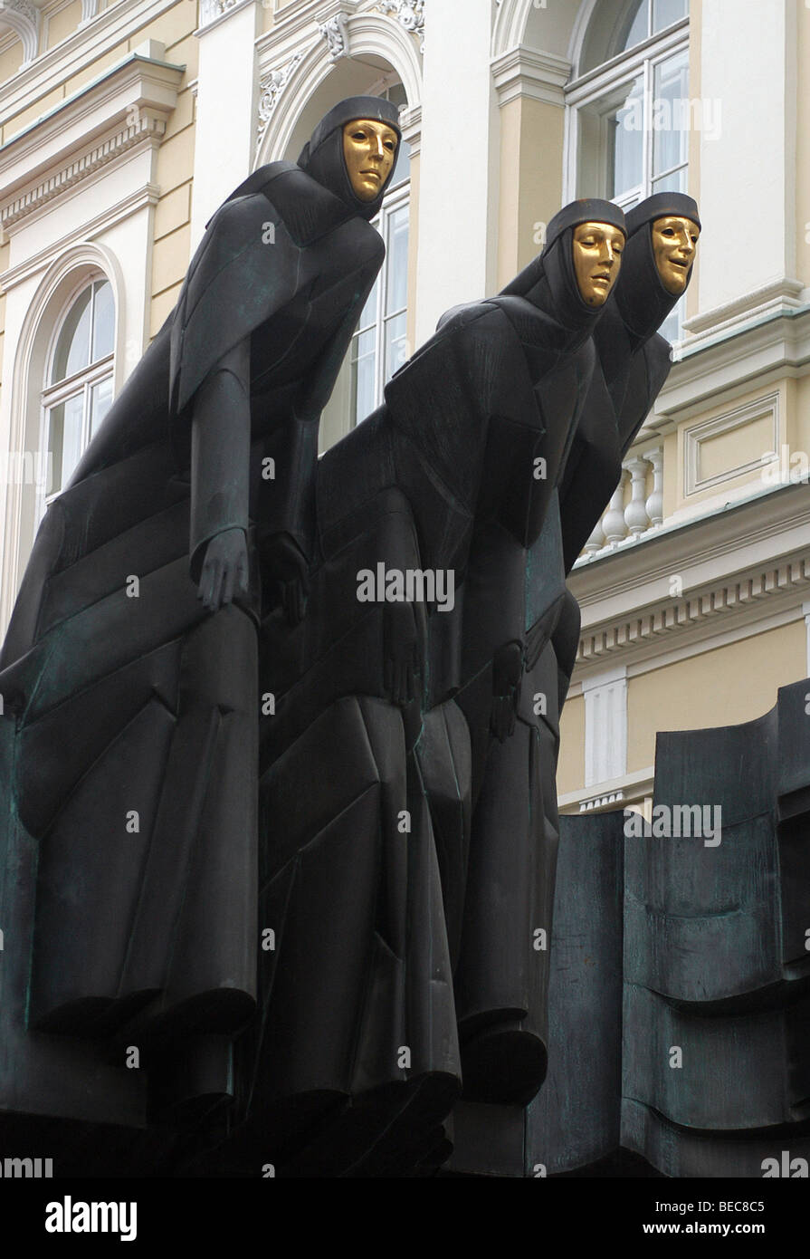 Festival des Muses. Sculpture par Kuzma au Théâtre dramatique national, l'avenue Gedimino, Vilnius Lituanie Banque D'Images