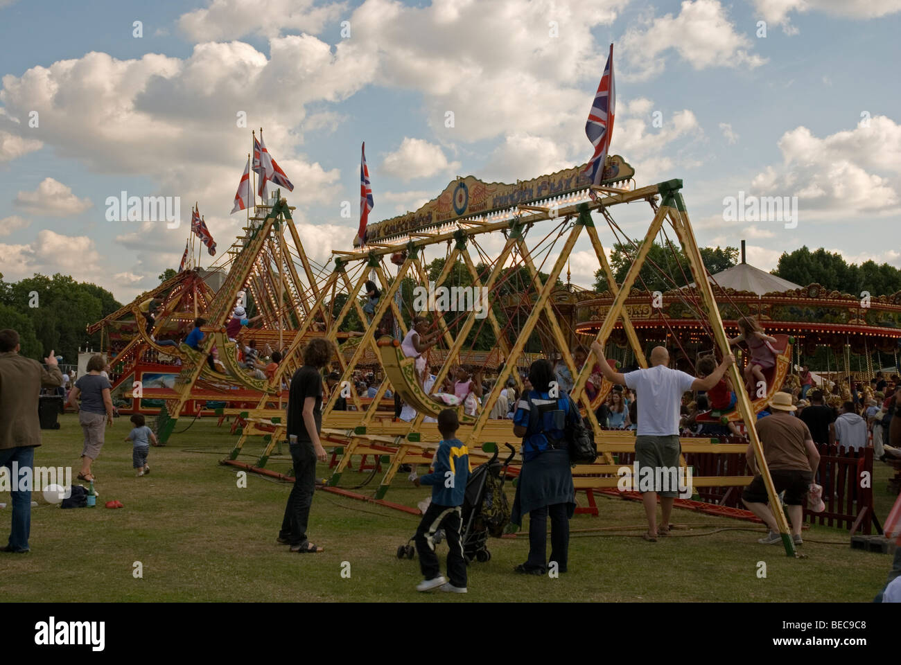 Fête foraine au Paradise Gardens Festival à Victoria Park à Hackney, East London England UK 2009 Banque D'Images