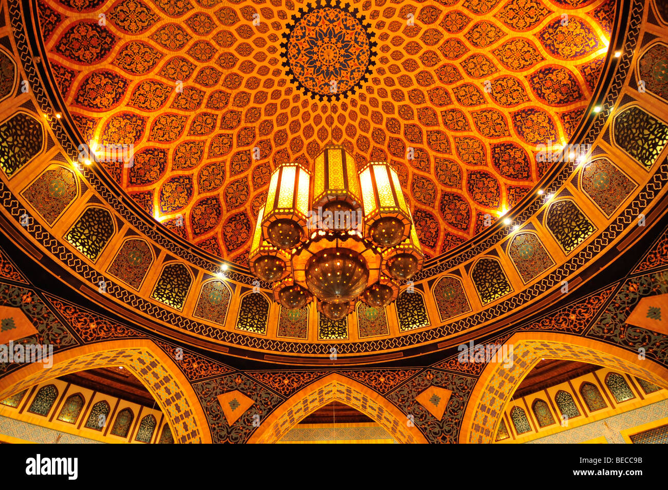 Les dômes du plafond iranienne Persian partie de l'Ibn Battuta Mall, galerie marchande, Dubaï, Émirats arabes unis, l'Arabie, milieu Ea Banque D'Images