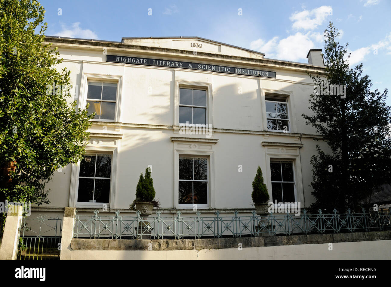 Institution scientifique et littéraire de Highgate Pond Square Highgate Village London England UK Banque D'Images