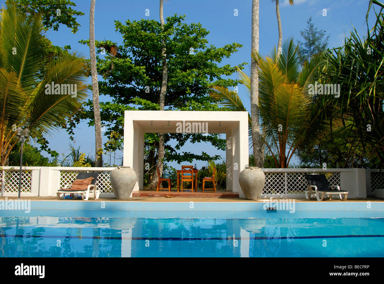 Piscine, Surya Lanka Beach Resort Spa Ayurveda, Talalla, Ceylan, le Sri Lanka, l'Asie du Sud, Asie Banque D'Images