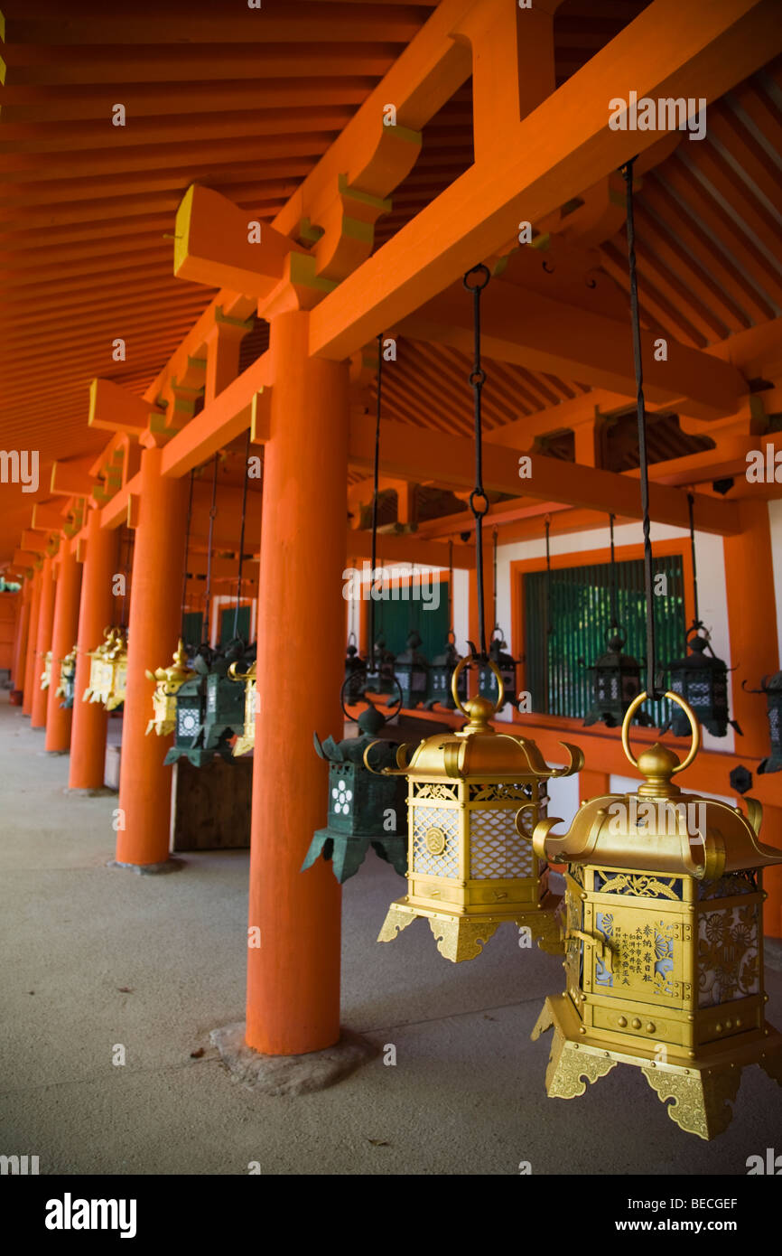 Lanternes japonaises au Kasuga Taisha Temple de Nara Banque D'Images
