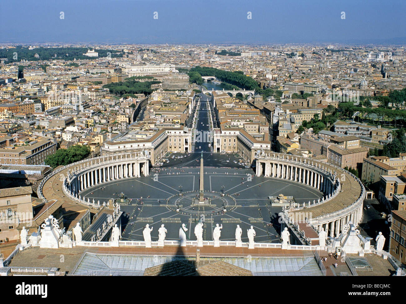 Les colonnades, la Place Saint Pierre, Piazza San Pietro, Vatican, Rome, Latium, Italie, Europe Banque D'Images