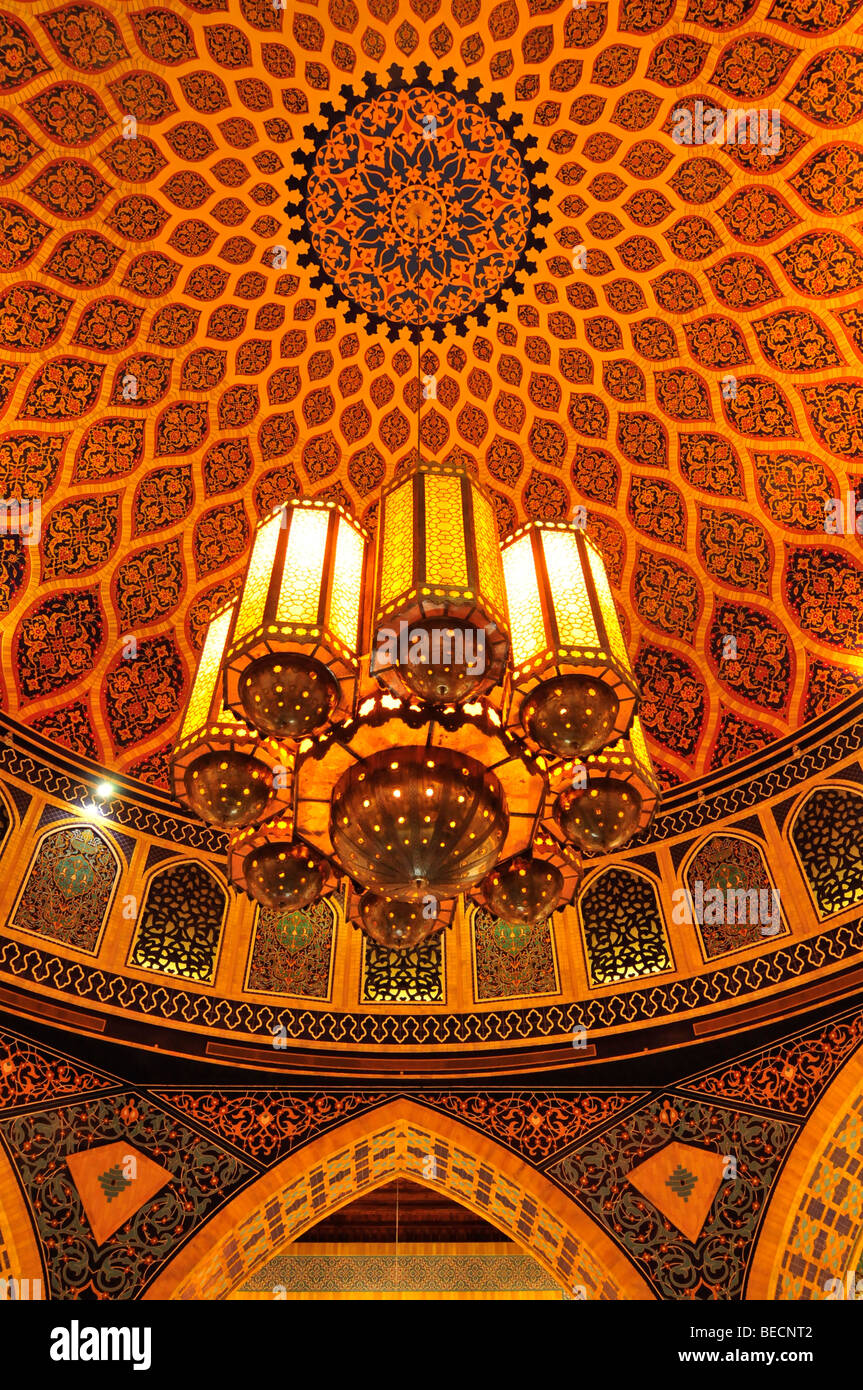 Les dômes du plafond iranienne Persian partie de l'Ibn Battuta Mall, galerie marchande, Dubaï, Émirats arabes unis, l'Arabie, milieu Ea Banque D'Images