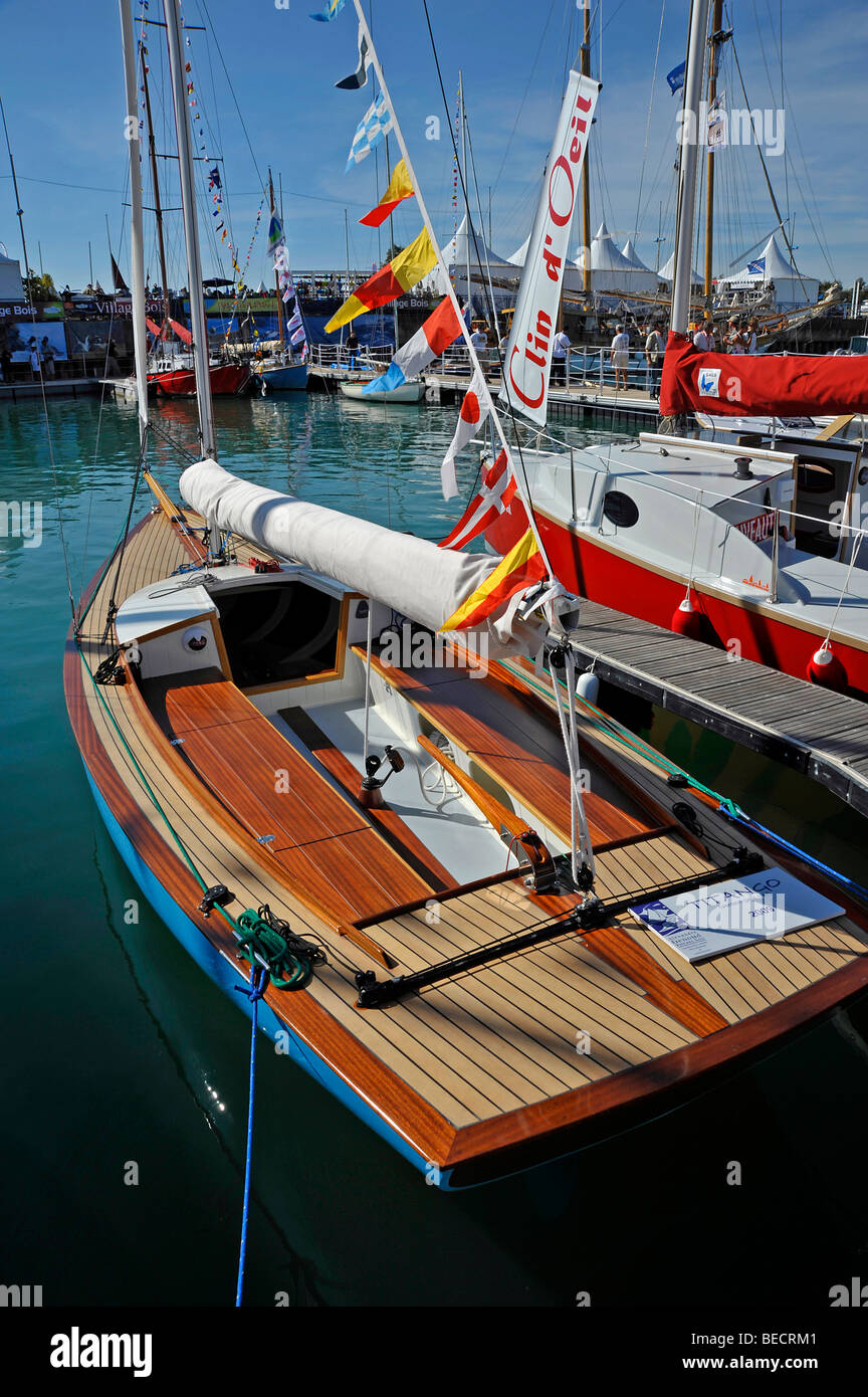 Coque en bois yachts amarrés au Grand Pavois salon nautique international à La Rochelle, France Banque D'Images