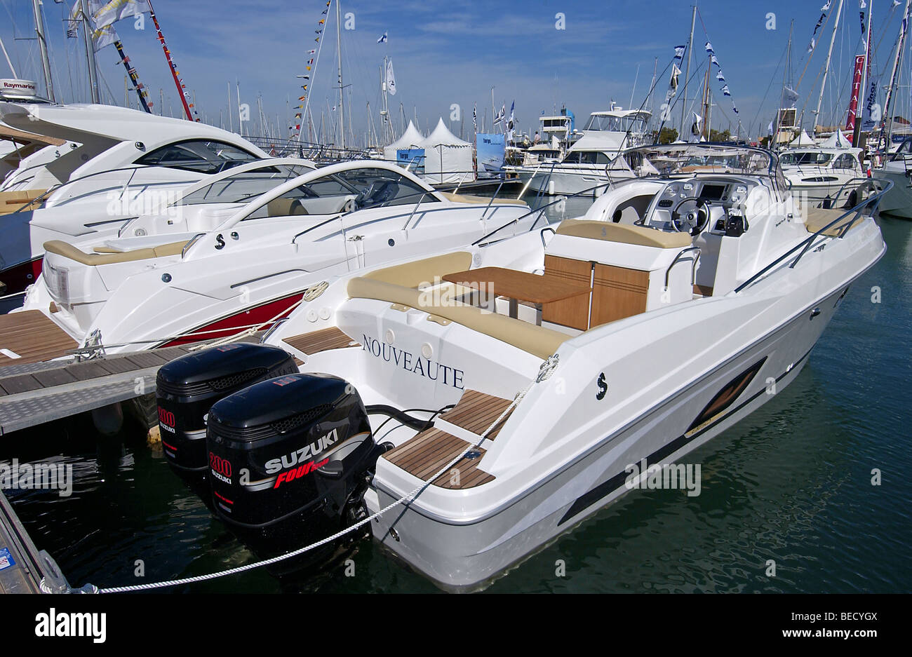 Bateaux amarrés à la puissance du Grand Pavois salon nautique international, France Banque D'Images