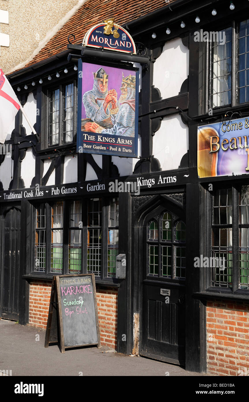 Pub, le Kings Arms un Ale House, Angleterre, Royaume-Uni. Banque D'Images