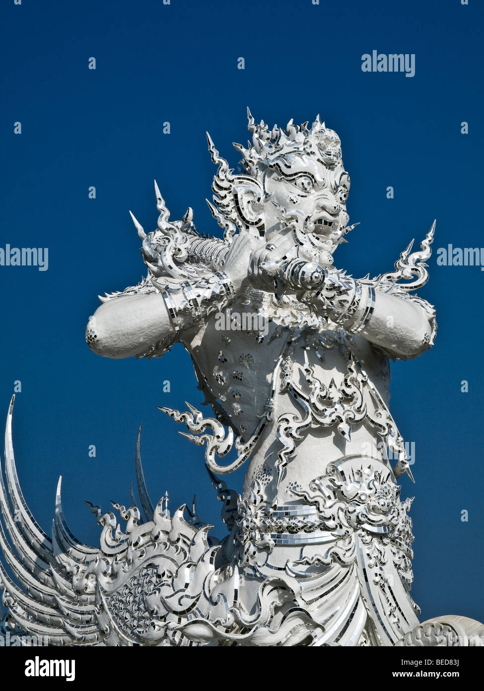 Thai Temple Guardian avec fond de ciel bleu Banque D'Images