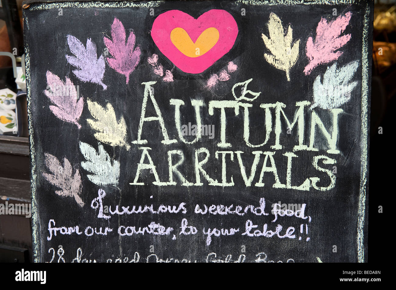 Tableau des signes et des menus à l'extérieur de coeur Buchanan épicerie fine et café sur Byres Road dans le West End de Glasgow. Banque D'Images