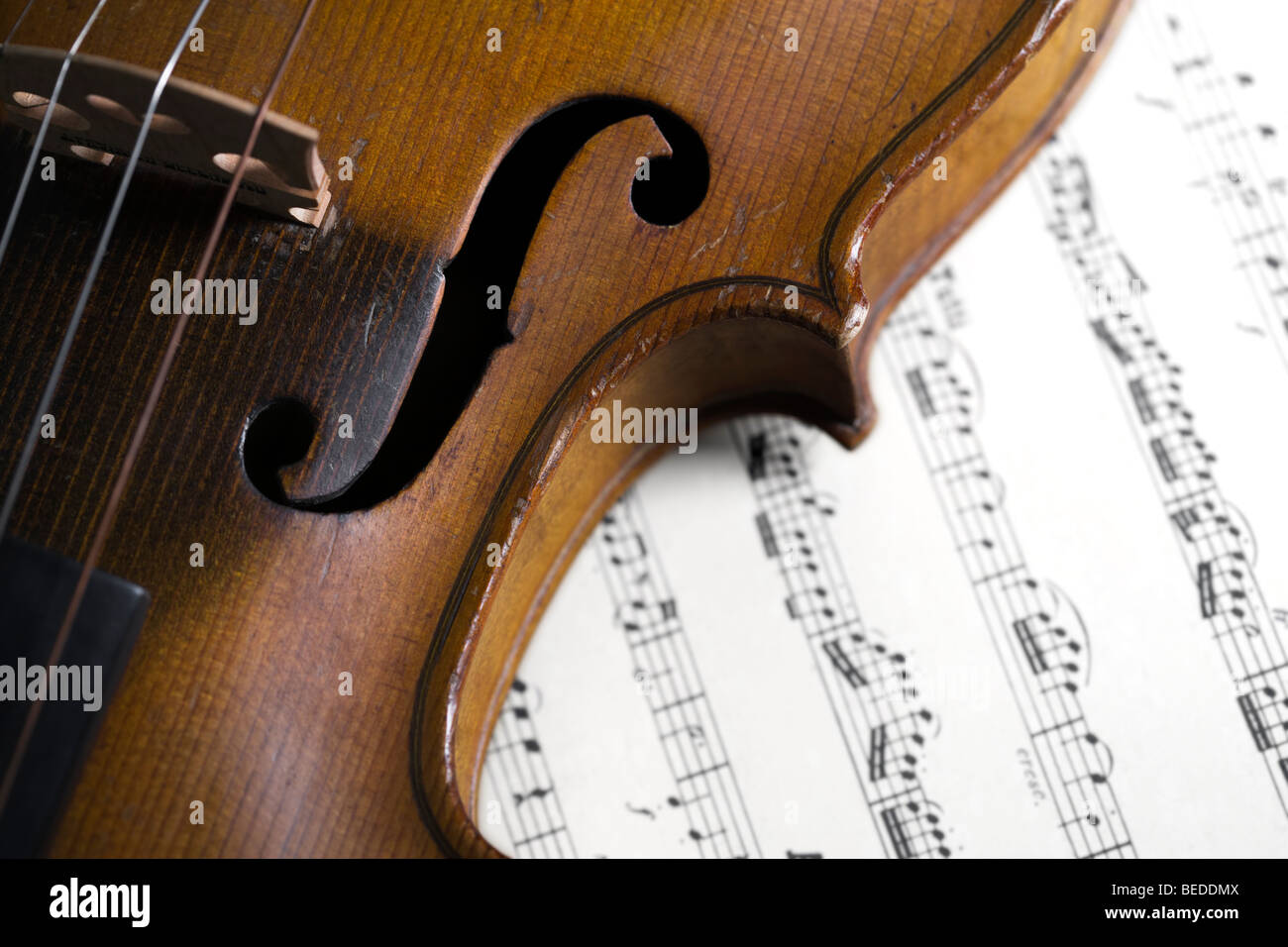 Violon et partitions Banque de photographies et d'images à haute résolution  - Alamy