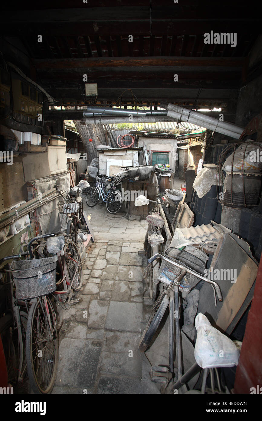 Dans un Hutong de basse-cour, une ruelle étroite dans la vieille partie de la ville, Beijing, China, Asia Banque D'Images