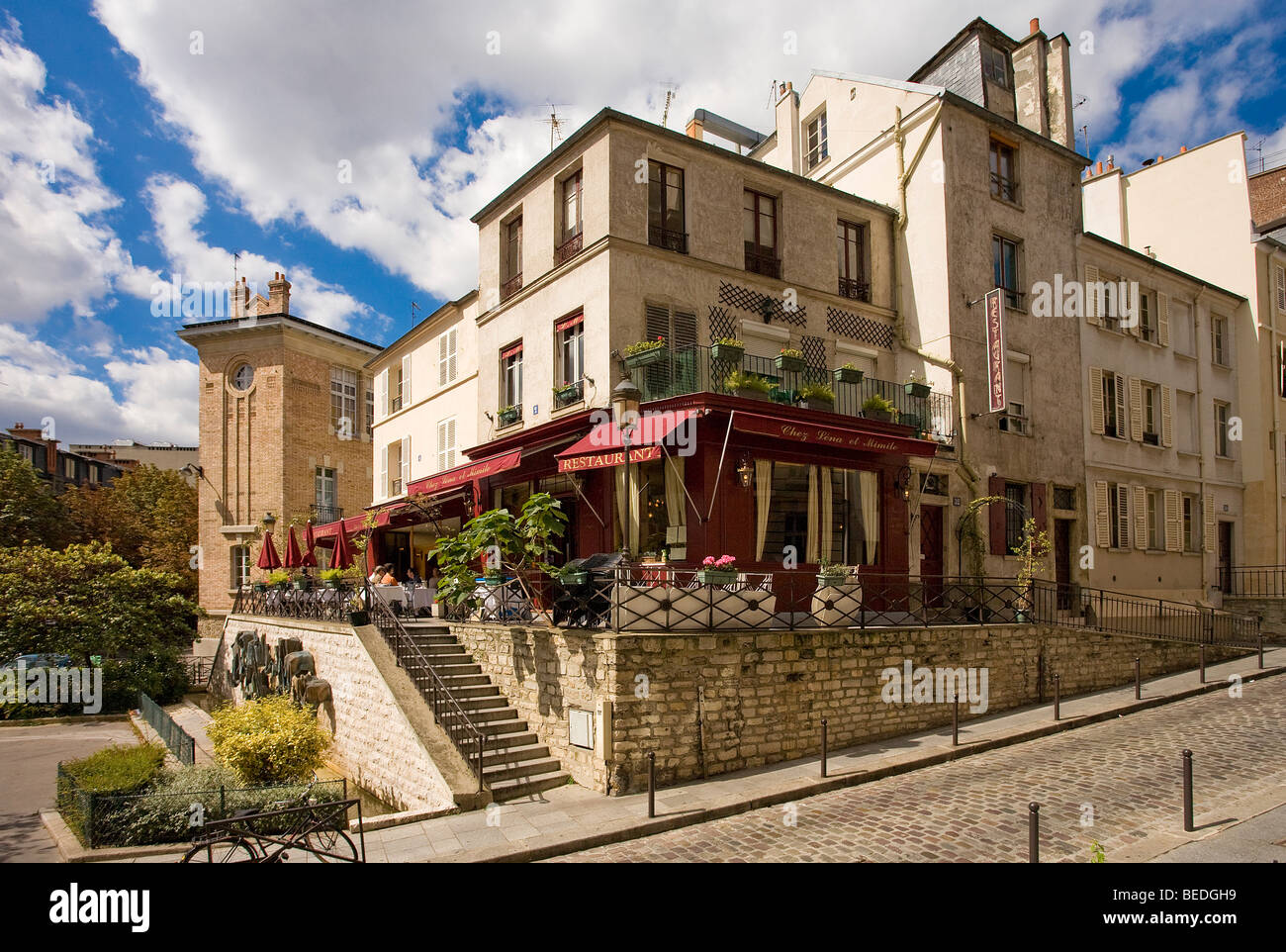 RESTAURANT DANS LA RUE TOURNEFORT, PARIS Banque D'Images