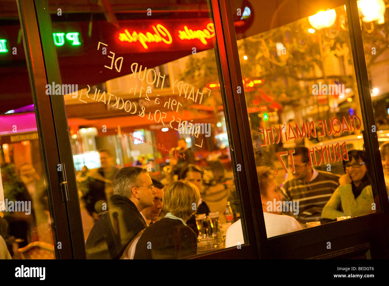 La rue Mouffetard, Paris Banque D'Images