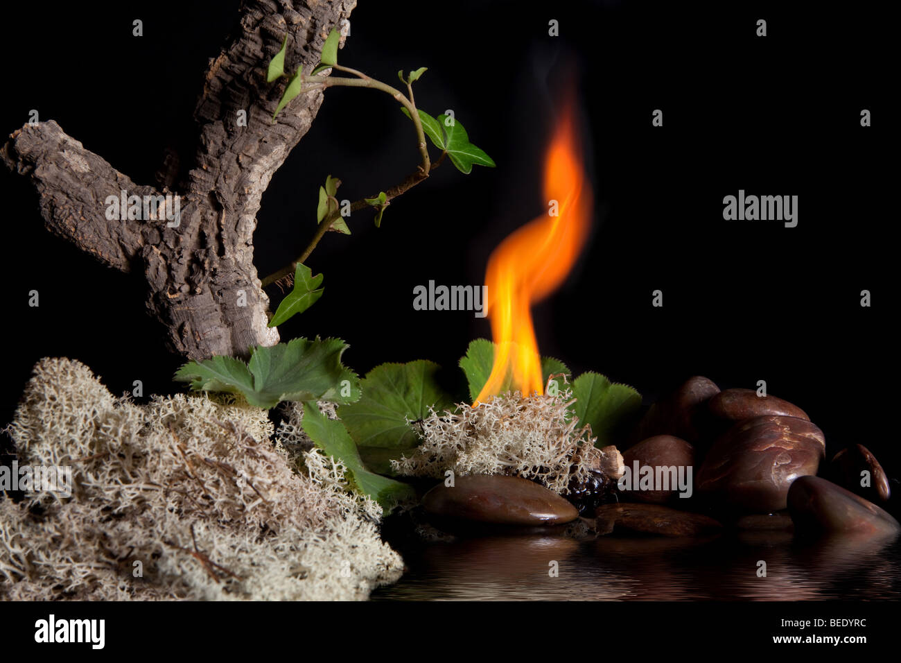 L'eau, l'air, la terre et le feu sont les quatre éléments Banque D'Images