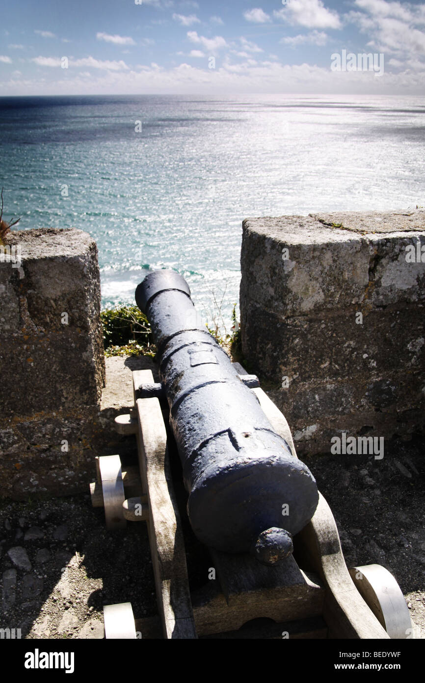 Cannon soulignant à la mer Banque D'Images