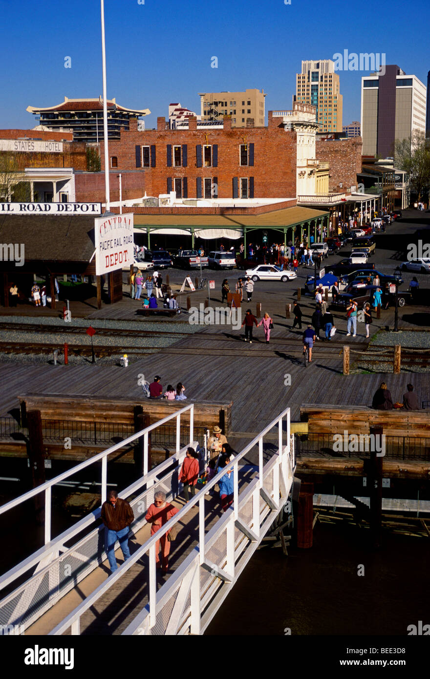 Touristes, visiteurs, visites, Old Sacramento State Historic Park, ville de Sacramento, Sacramento, California, United States Banque D'Images