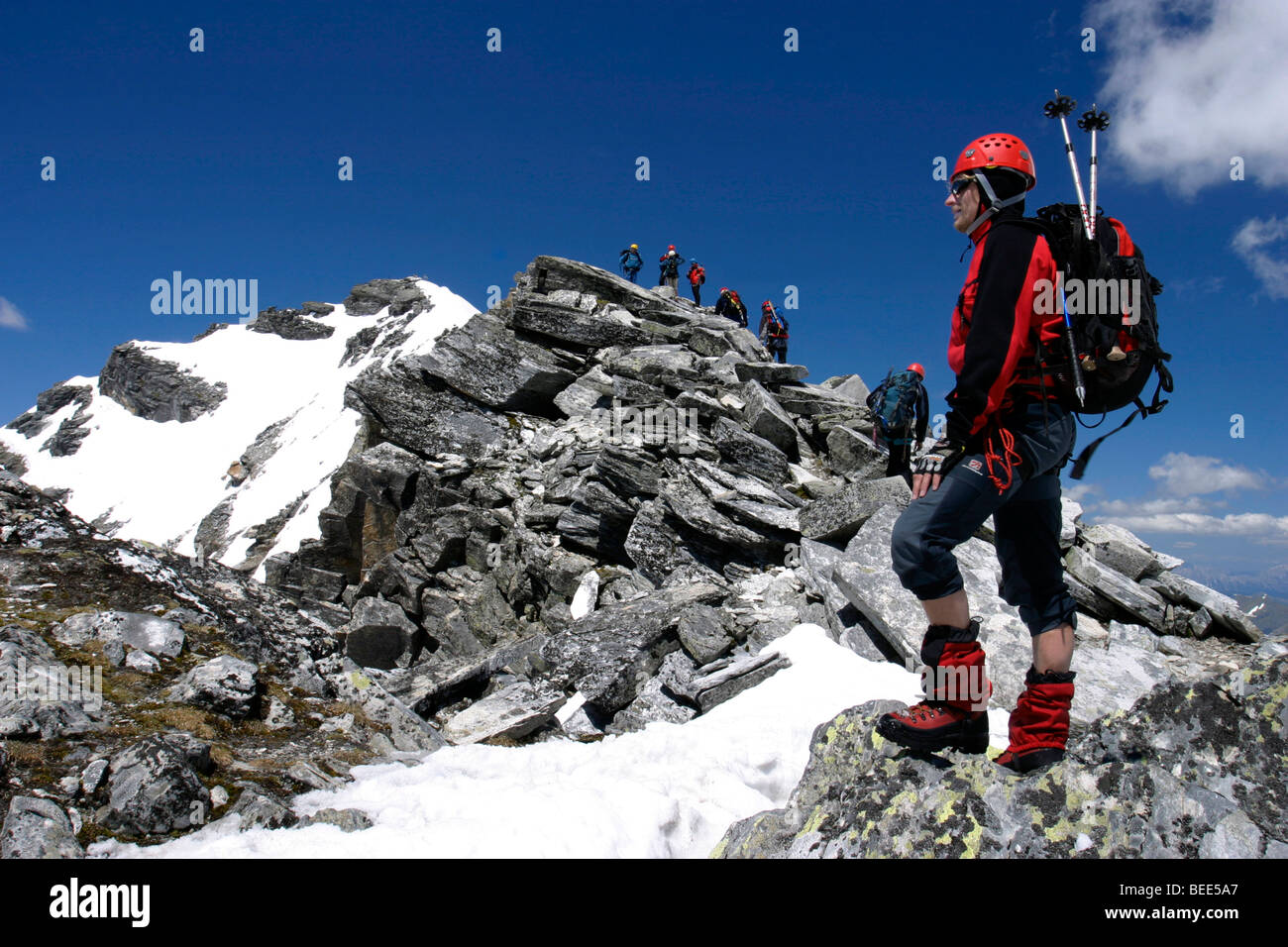Climber sur Stubacher Sonnblick peak, le Parc National du Hohe Tauern, Alpes, France, Europe Banque D'Images