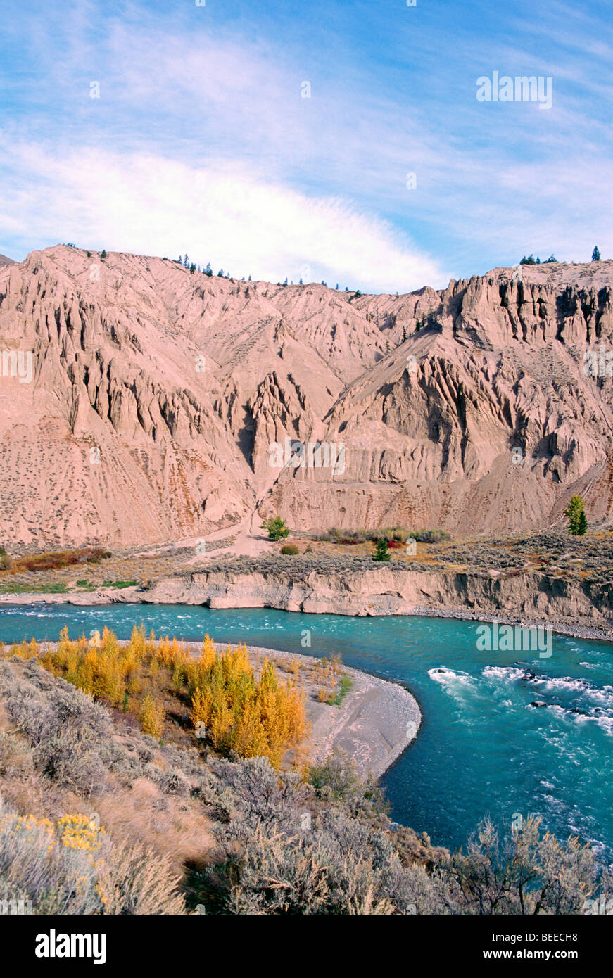 La rivière Chilcotin du canyon Farwell, circulant dans la région de Cariboo Chilcotin, en Colombie-Britannique, Colombie-Britannique, Canada - Automne / Fall Landscape Banque D'Images