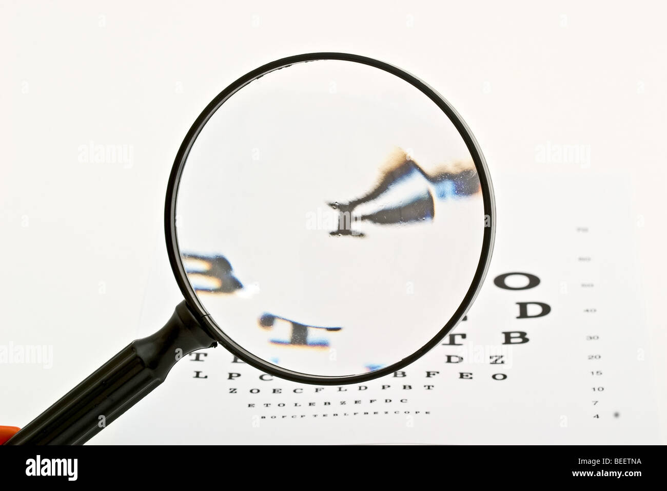 Loupe dans un gros plan sur un oeil graphique Banque D'Images