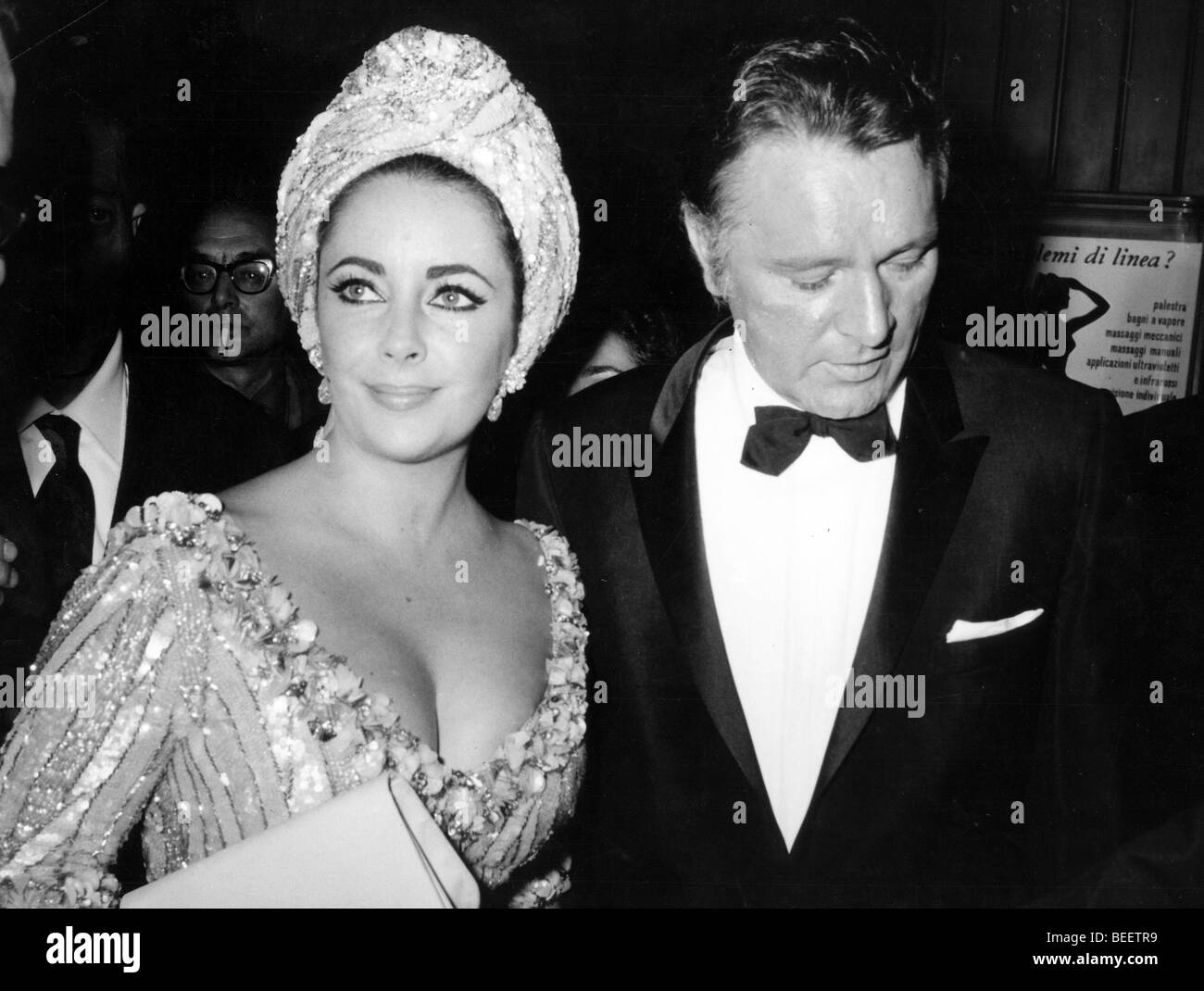 L'actrice Elizabeth Taylor avec son mari Richard Burton au théâtre Sistina Banque D'Images