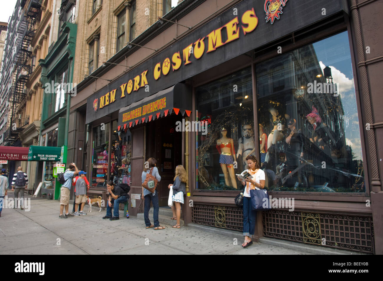 Costumes de New York dans le quartier de l'East Village de New York, se prépare pour l'Halloween Banque D'Images