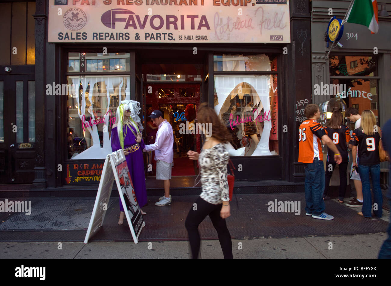 La designer Patricia Field boutique sur le Bowery dans le quartier de l'East Village de New York Banque D'Images