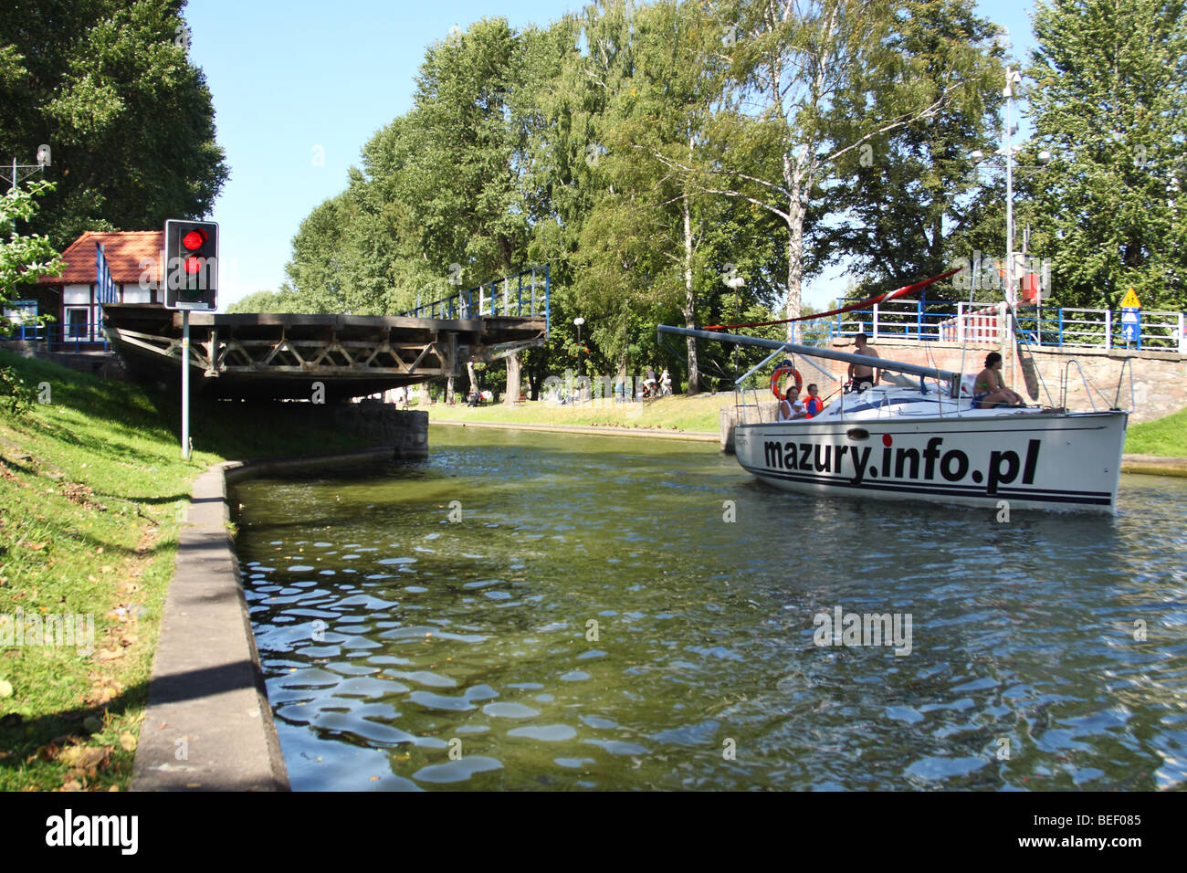 Pont tournant sur le canal à Gizycko, Pologne. Banque D'Images