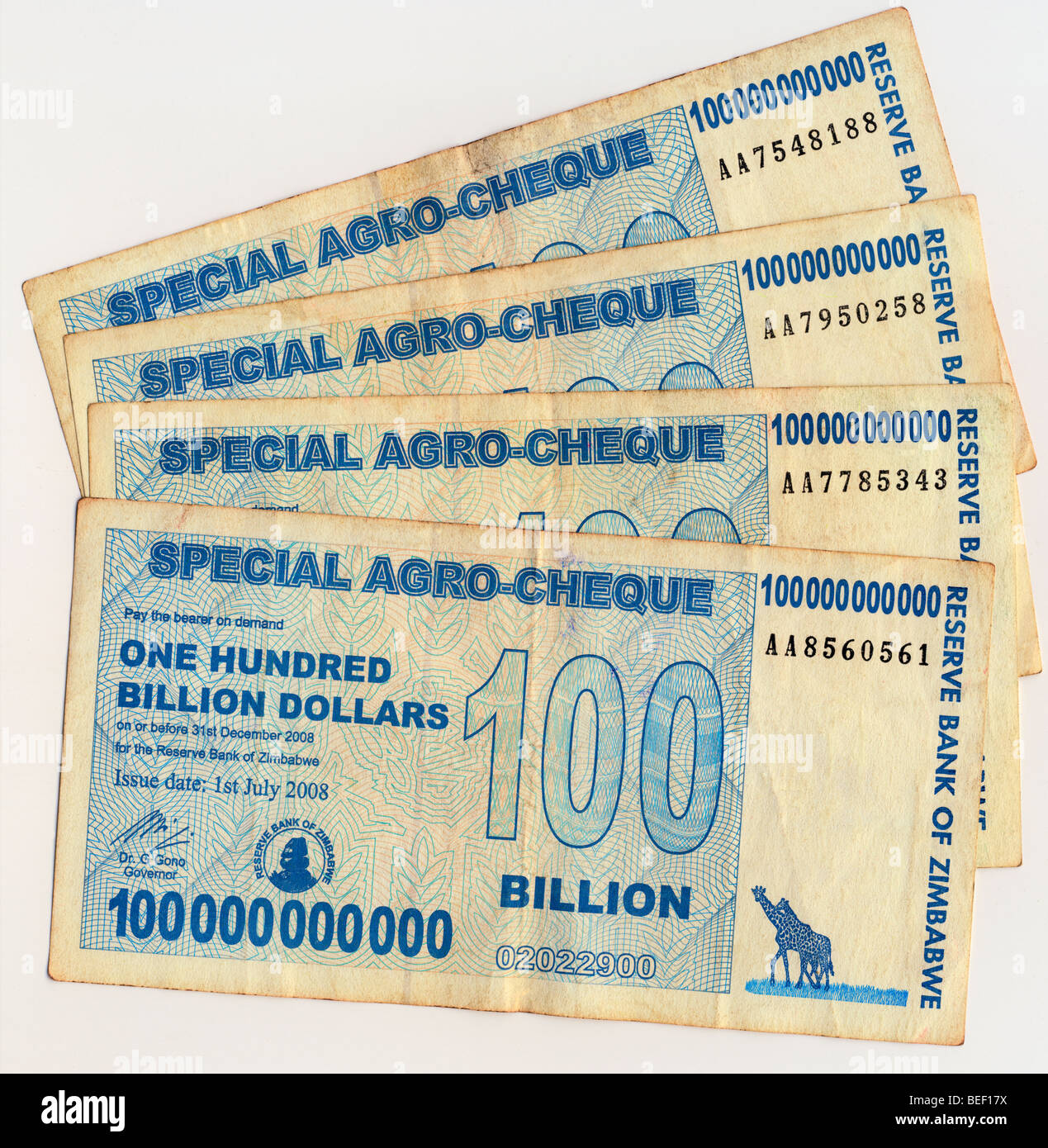 Zimbabwe - Special 100 milliards de dollars de l'Agro-chèques. Cet argent est unique en ce qu'il a un "utiliser avant la date' imprimé sur elle. Banque D'Images