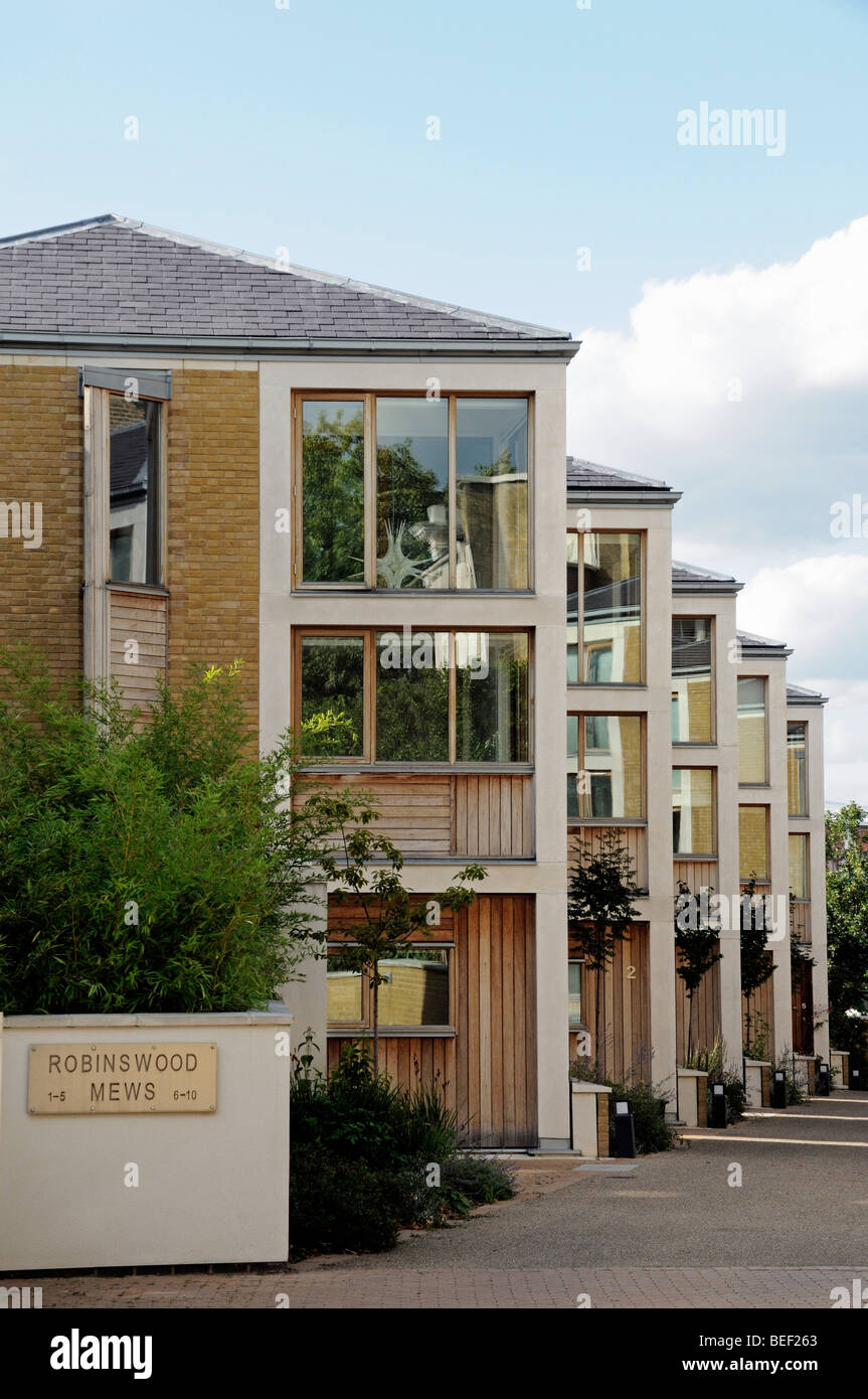Très cher maisons modernes en brique et bois, London, England, UK Banque D'Images