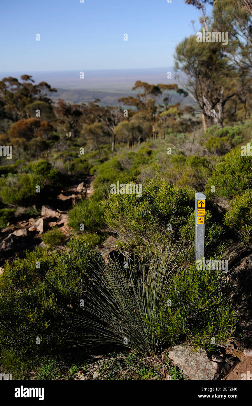 Waymark vu sur la montée de Dutchman's Stern, Flinders Ranges, Australie du Sud Banque D'Images