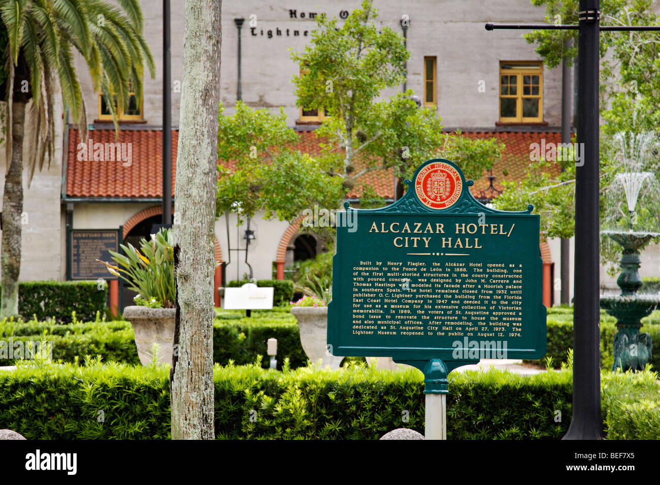 Signe historique en face de l'Hôtel Alcazar et Hôtel de ville de St Augustine St Augustine, en Floride. Banque D'Images