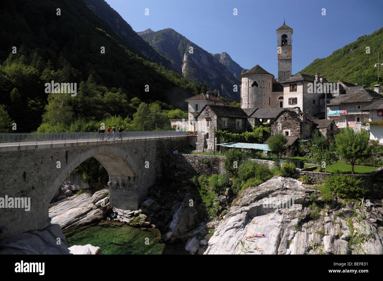 Le village pittoresque de Lavertezzo dans la vallée de Verzasca, Tessin, Suisse Banque D'Images