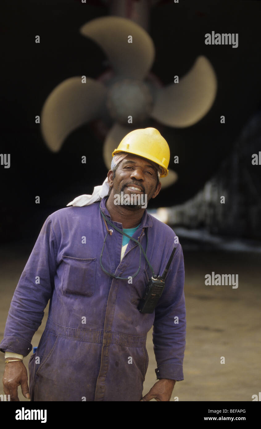 Portrait d'un travailleur en cale sèche de Freeport Bahamas Banque D'Images