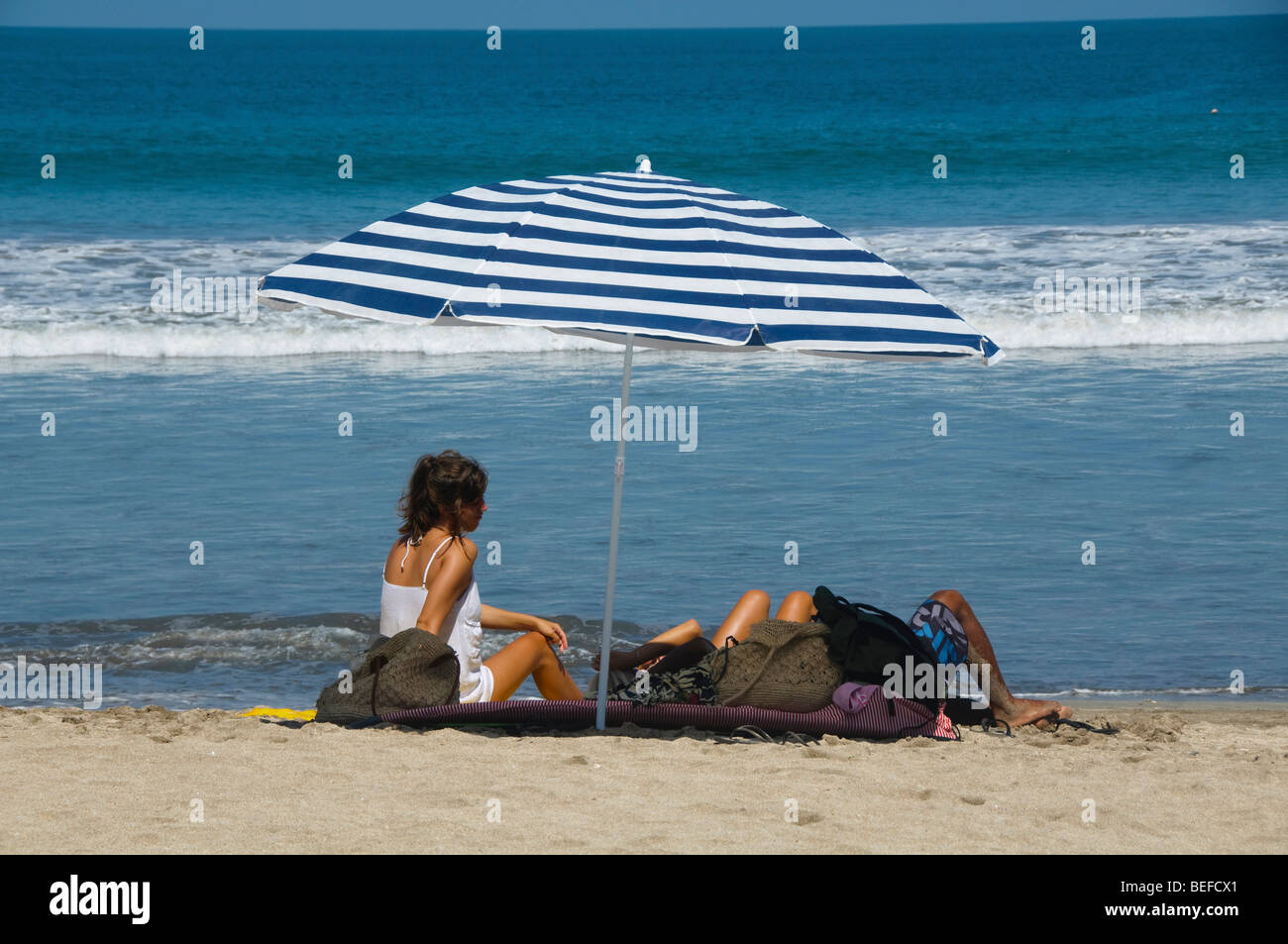 Profitant de la plage à Bali Indonésie Banque D'Images