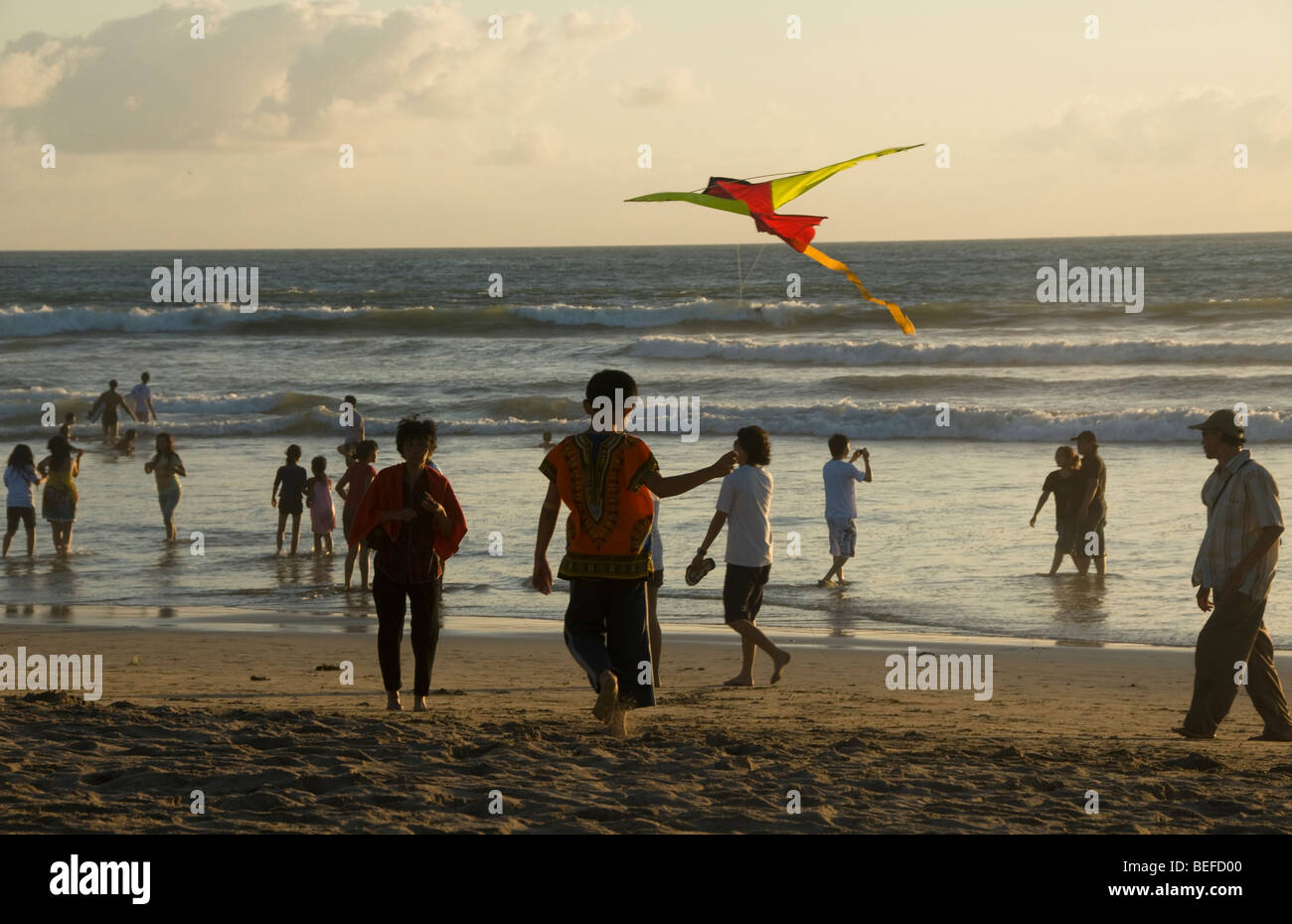 Le cerf-volant sur la plage de Kuta à Bali Indonésie Banque D'Images