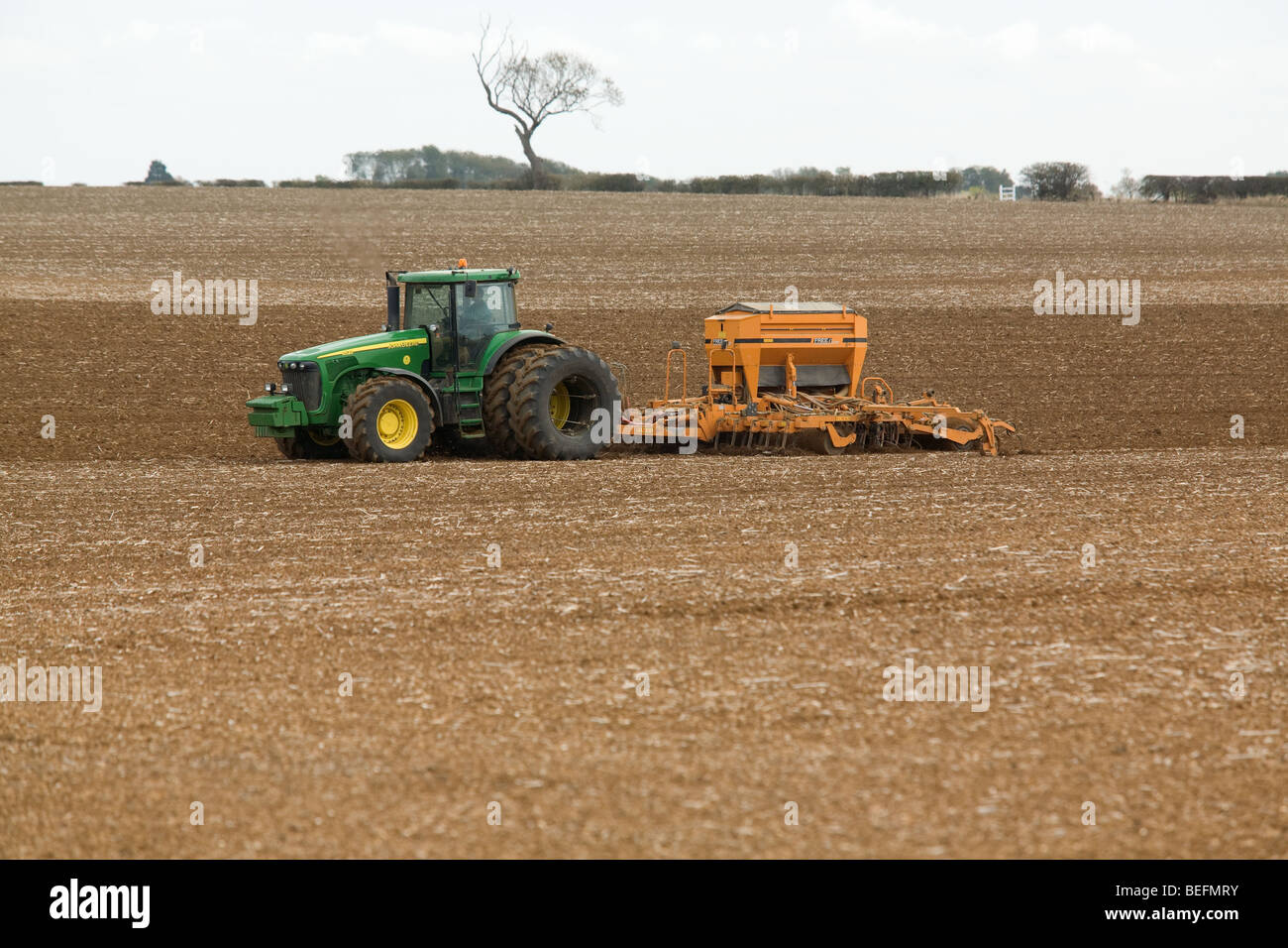 Le forage du tracteur John Deere Banque D'Images