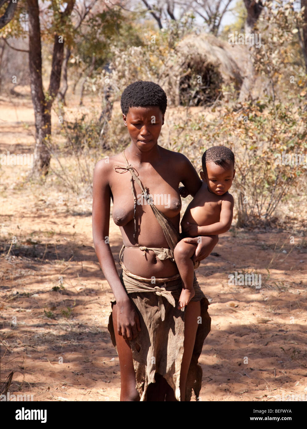 Village de San. Un réseau SAN la mère et le bébé. Banque D'Images