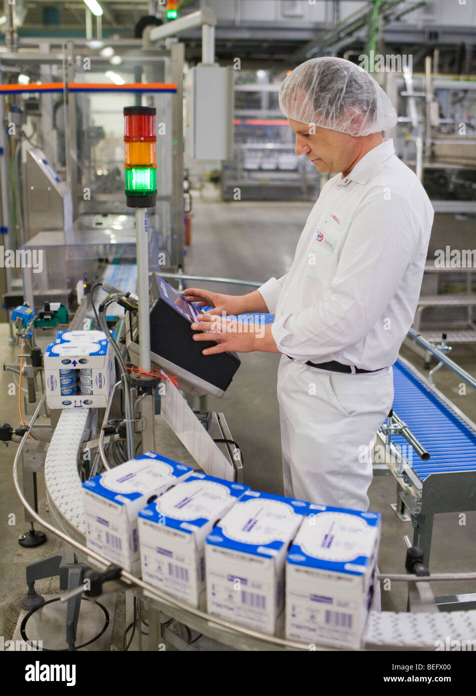 Employé à Kraft Foods à Bad Fallingbostel. Banque D'Images