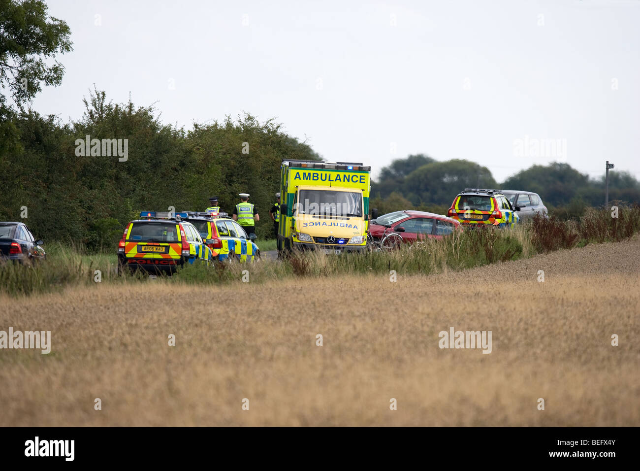 Accident de la route sur un chemin de campagne Banque D'Images