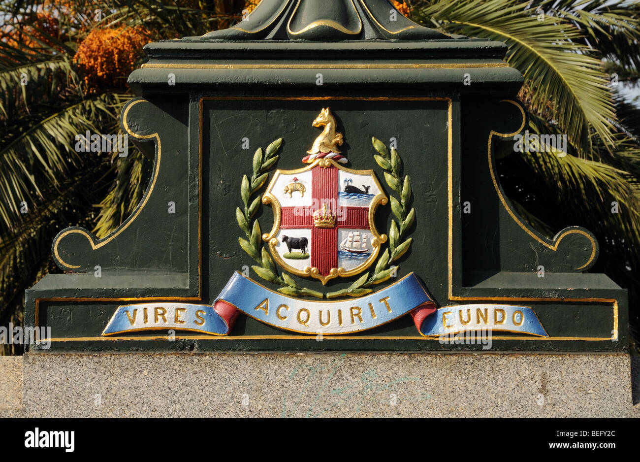 Armoiries de fonte de Princes Bridge sur la rivière Yarra Melbourne Australie Banque D'Images