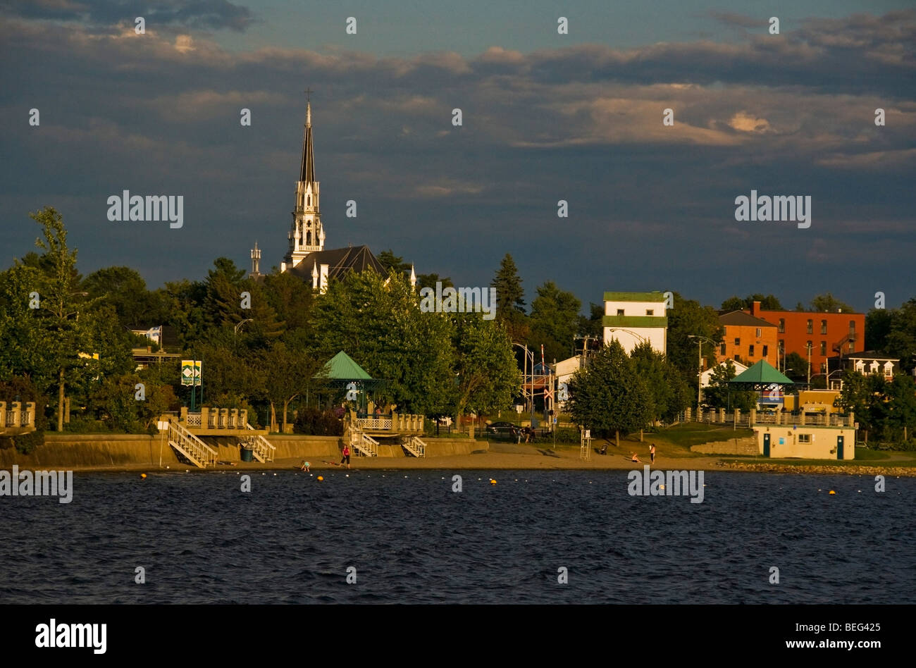 Ville de Magog sur les rives du lac Memphrémagog Estrie Province de Québec Canada Banque D'Images