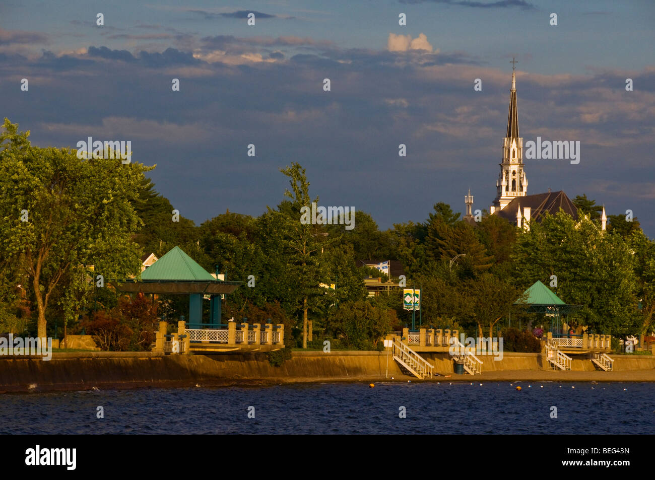 Ville de Magog sur les rives du lac Memphrémagog Estrie Province de Québec Canada Banque D'Images
