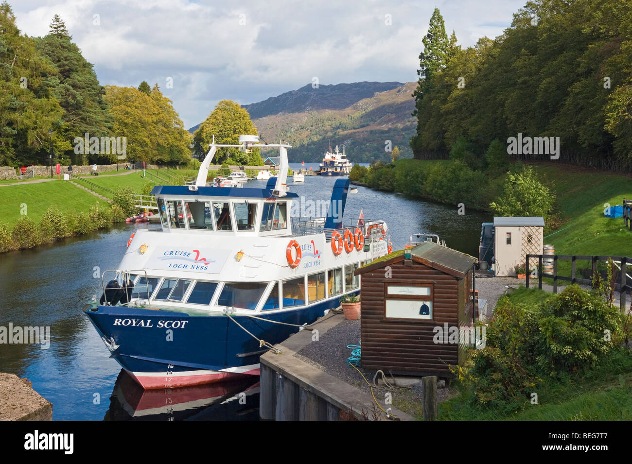 Le navire de croisière Royal Scot amarré à Fort Augustus sur le Canal Calédonien en Ecosse en attente du prochain groupe de passagers Banque D'Images