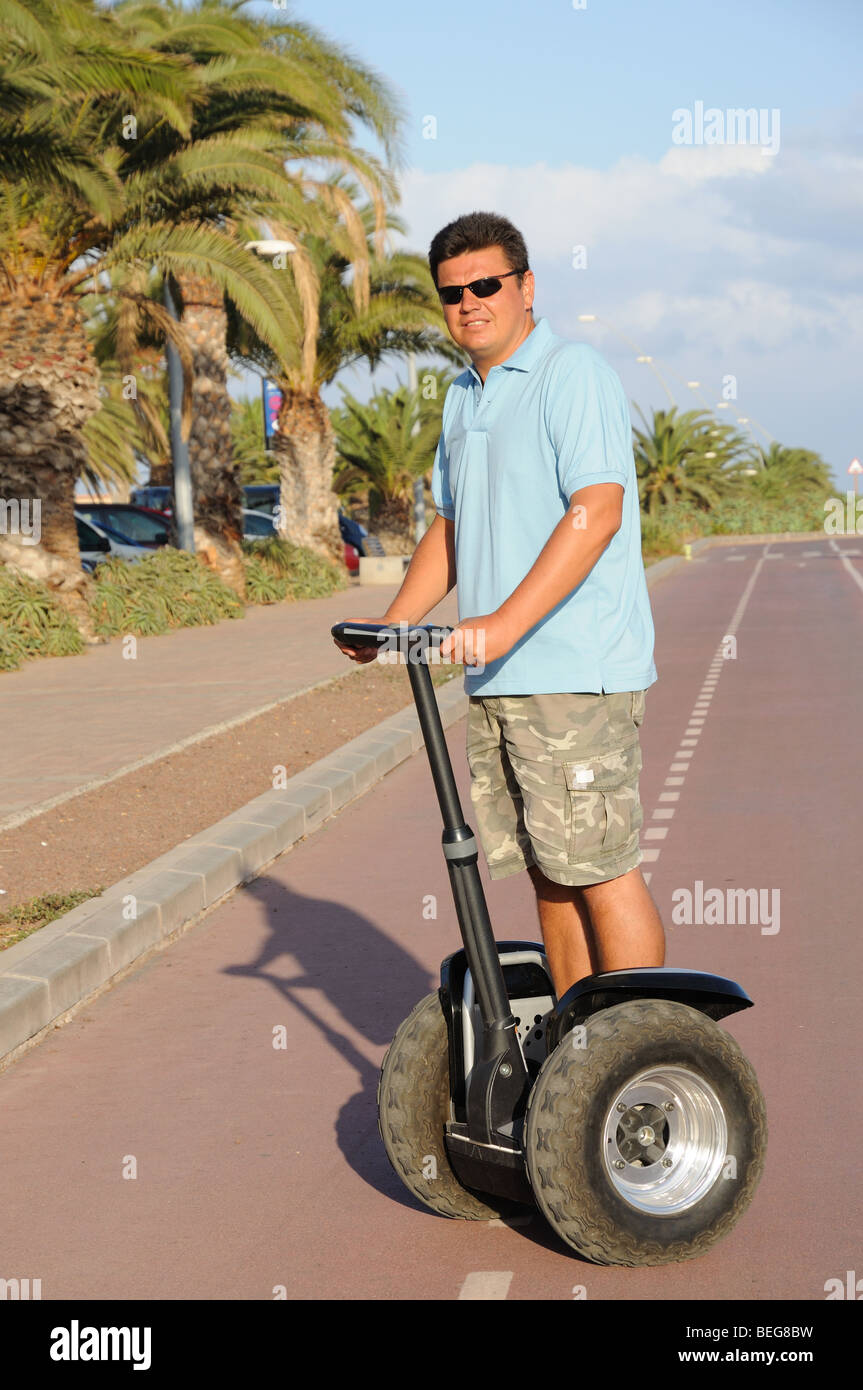 Man riding segway Banque D'Images